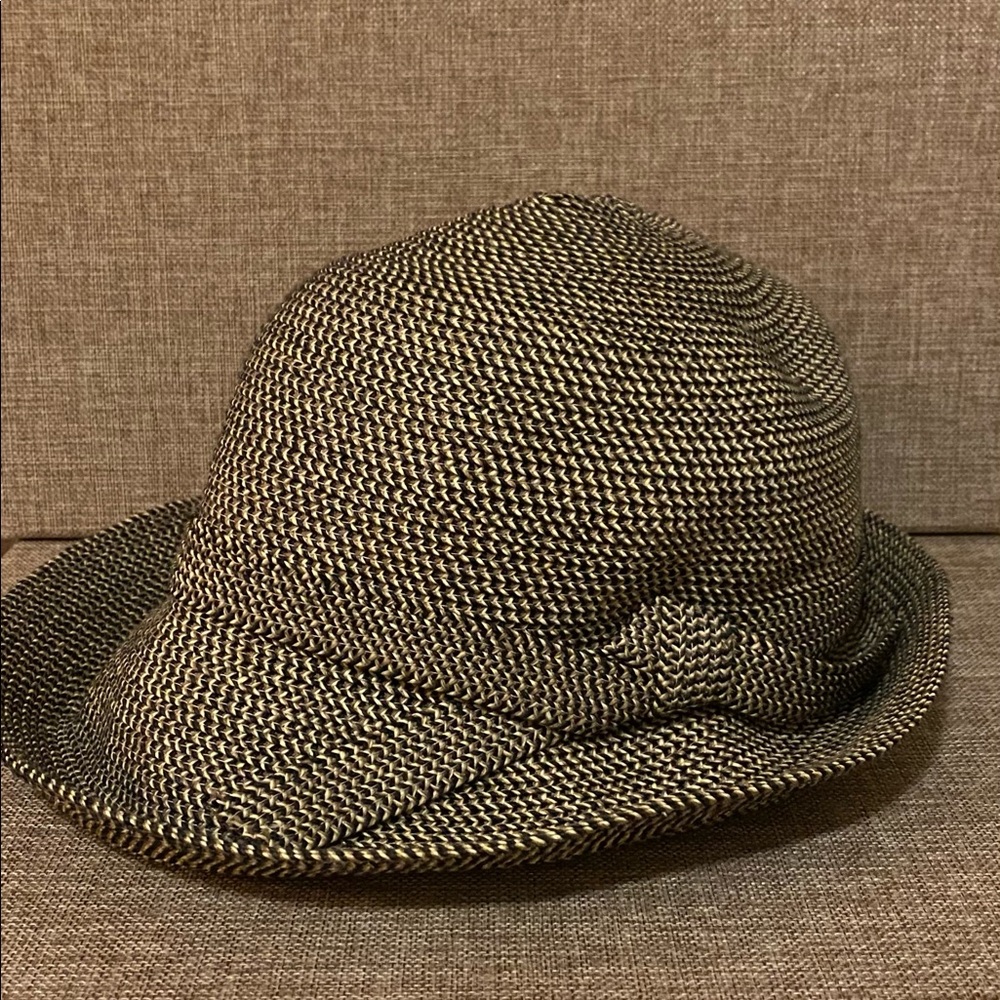 Foldable beach/gardening hat